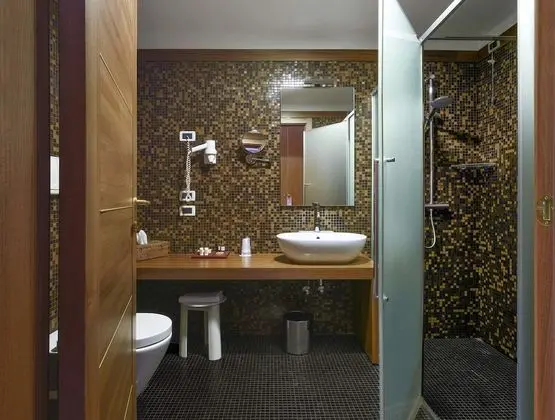 Tek Büyük veya İki Ayrı Yataklı Oda, Göl Manzaralı