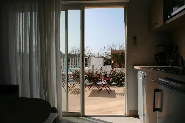 Stüdyo, Havuz Manzaralı