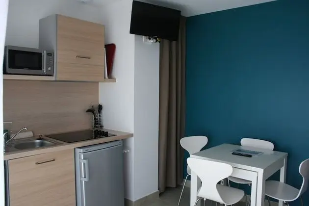 Stüdyo, Havuz Manzaralı