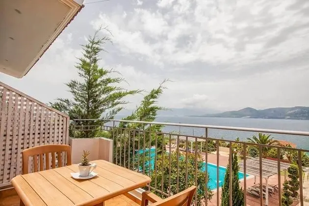 Maisonette with Sea View