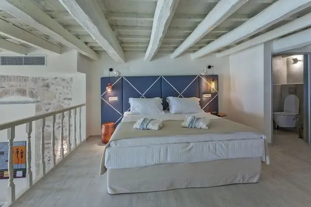 Süit, Havuz Manzaralı (Split Level)