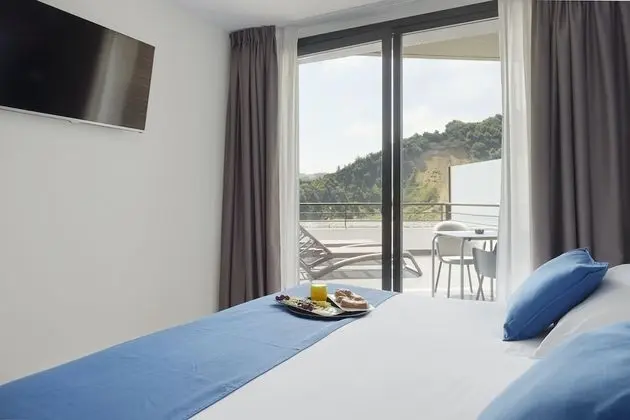 Deluxe Tek Büyük Yataklı Oda, Teras, Kısmi Deniz Manzarası