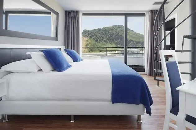 Süit, Teras, Kısmi Deniz Manzarası (Duplex, 90 mins of free spa access)
