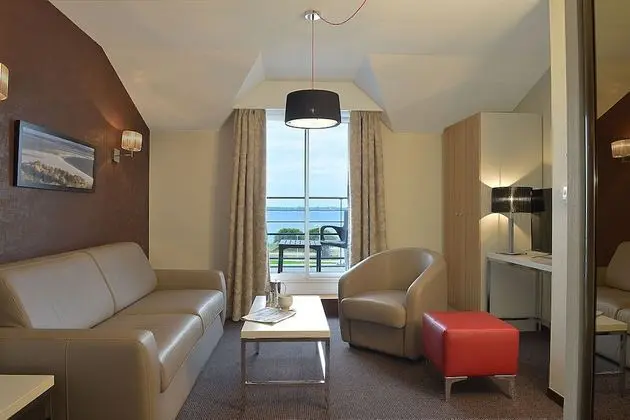 Junior Süit, Deniz Manzaralı (or Side Sea View)