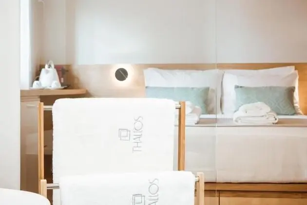 Deluxe Suite, Bath