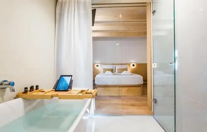 Deluxe Suite, Bath, Ground Floor