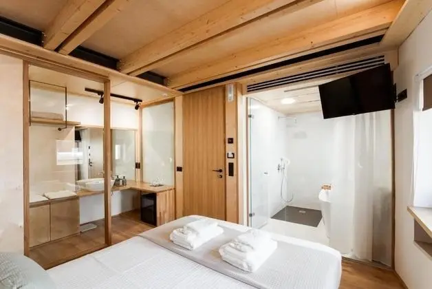 Deluxe Suite, Bath, Ground Floor