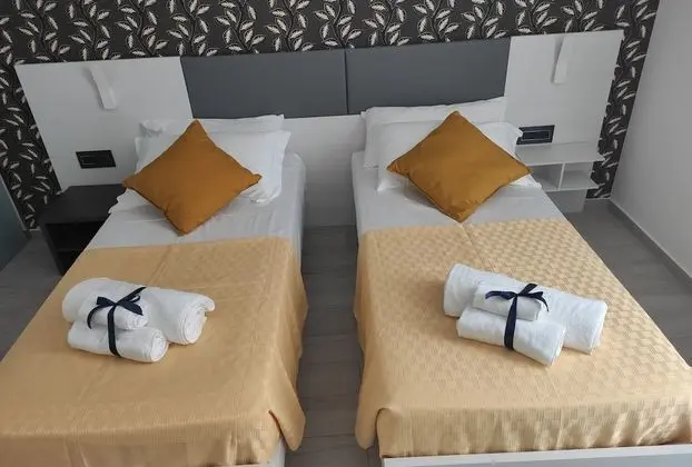 Deluxe Tek Büyük veya İki Ayrı Yataklı Oda, Balkon (102)