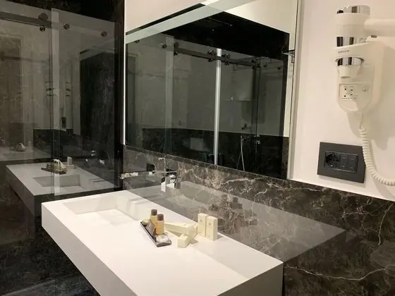 Deluxe Tek Büyük veya İki Ayrı Yataklı Oda, Balkon (102)