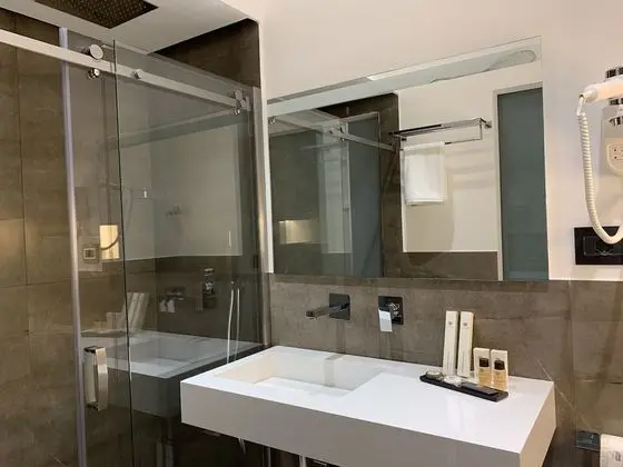 Deluxe Tek Büyük veya İki Ayrı Yataklı Oda, Balkon (102)