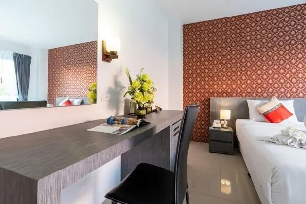 Deluxe Twin Room with Pool Access
