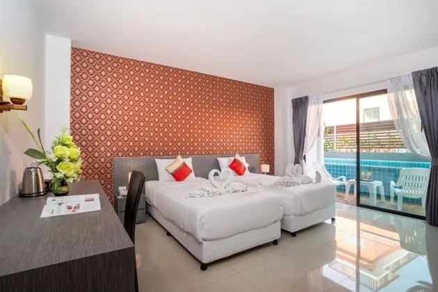 Deluxe Twin Room with Pool Access