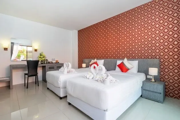 Deluxe Twin Room with Pool Access