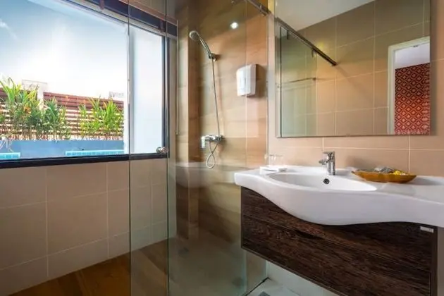 Deluxe Twin Room with Pool Access