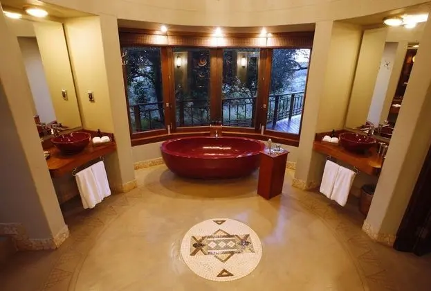 Luxury Oda