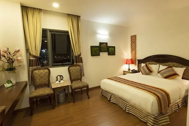 Premium Tek Büyük Yataklı Oda