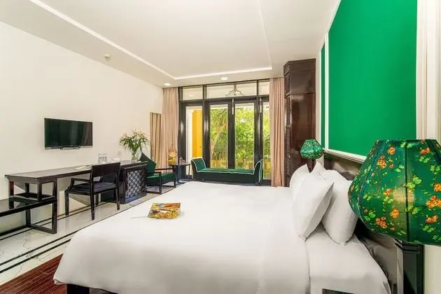 Deluxe Tek Büyük Yataklı Oda, Bahçe Manzaralı (or City View)