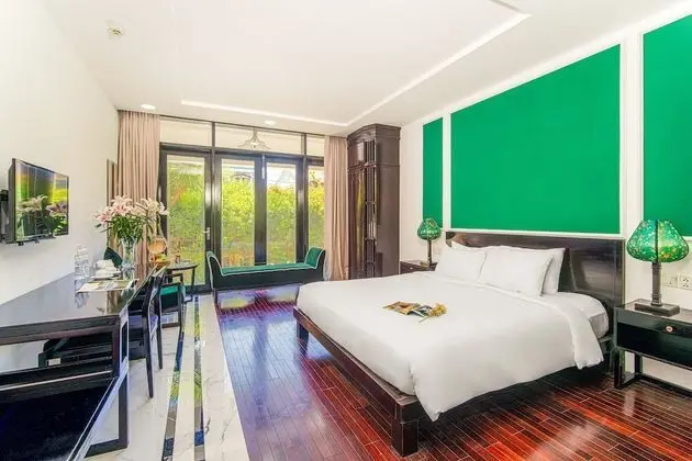 Deluxe Tek Büyük Yataklı Oda, Bahçe Manzaralı (or City View)