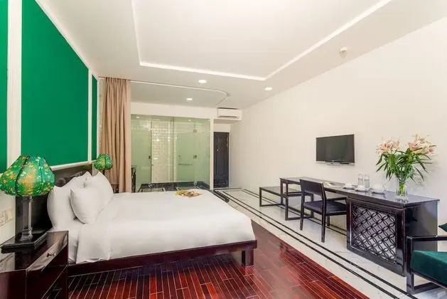 Deluxe Tek Büyük Yataklı Oda, Bahçe Manzaralı (or City View)