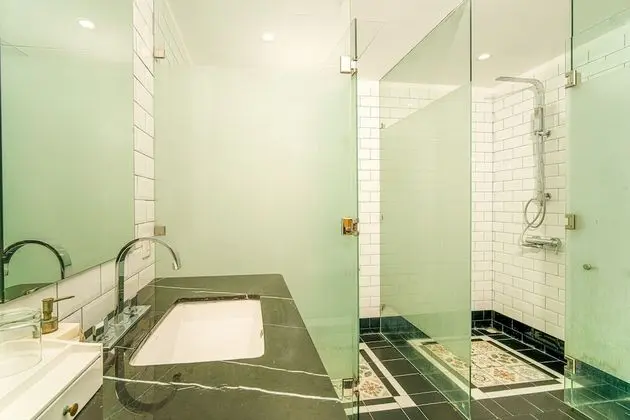 Deluxe Tek Büyük Yataklı Oda, Bahçe Manzaralı (or City View)