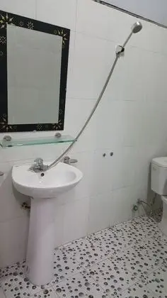 İki Ayrı Yataklı Oda, Ortak Banyo