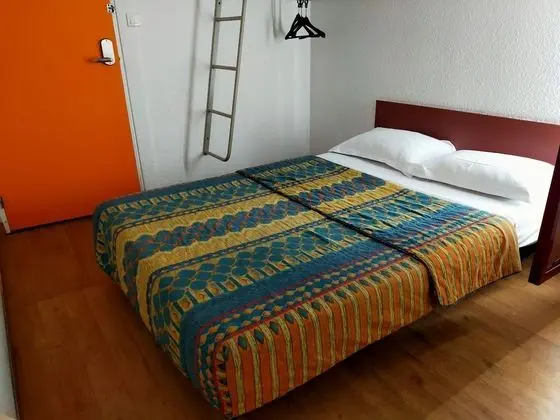 Basic Üç Kişilik Oda, Ortak Banyo
