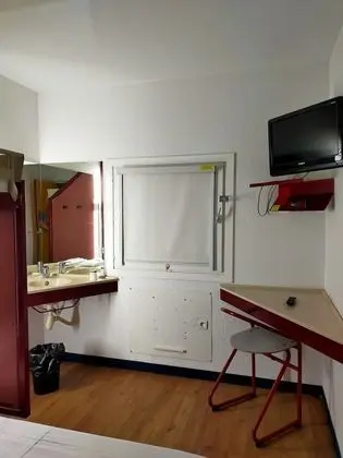 Basic Üç Kişilik Oda, Ortak Banyo