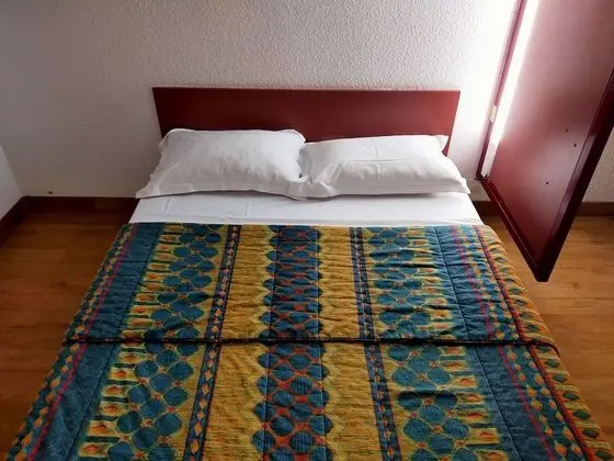 Basic Üç Kişilik Oda, Ortak Banyo