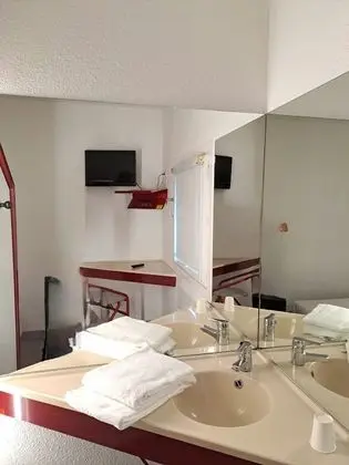 Basic Üç Kişilik Oda, Ortak Banyo