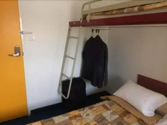 Basic Üç Kişilik Oda, Ortak Banyo