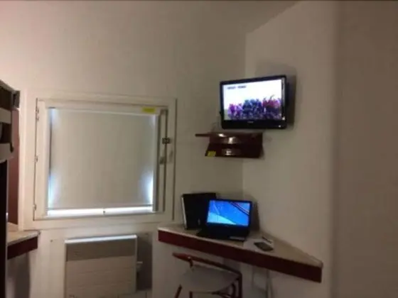 Basic Üç Kişilik Oda, Ortak Banyo