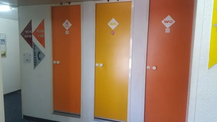 Basic Üç Kişilik Oda, Ortak Banyo