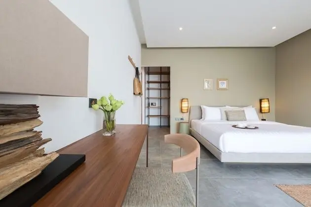 Six Bedrooms Villa