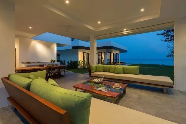 Six Bedrooms Villa