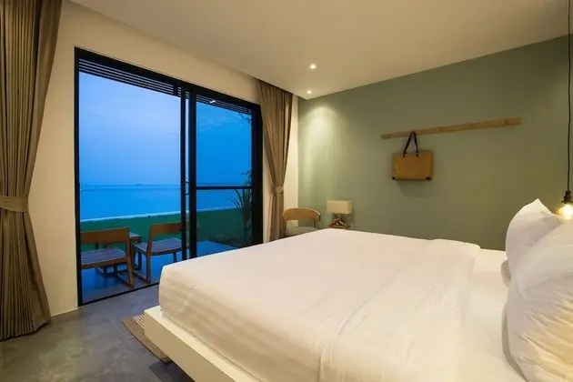 Six Bedrooms Villa