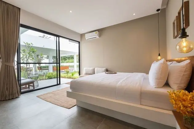 Six Bedrooms Villa