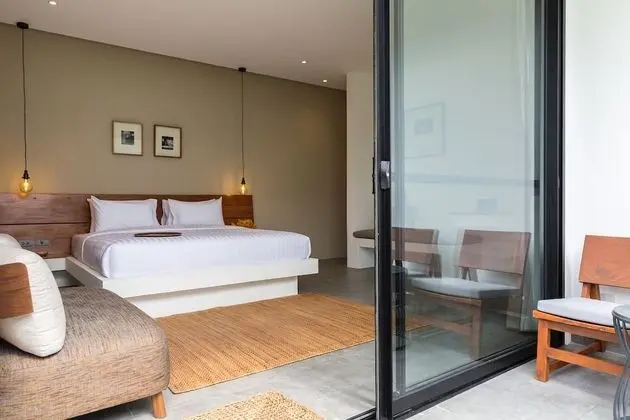 Six Bedrooms Villa