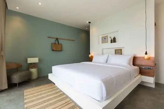 Six Bedrooms Villa