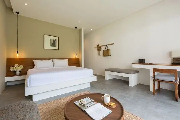 Six Bedrooms Villa