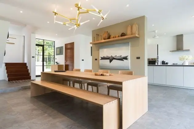 Six Bedrooms Villa