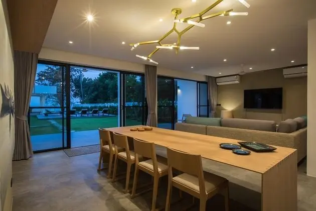 Six Bedrooms Villa