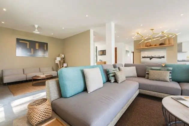 Six Bedrooms Villa