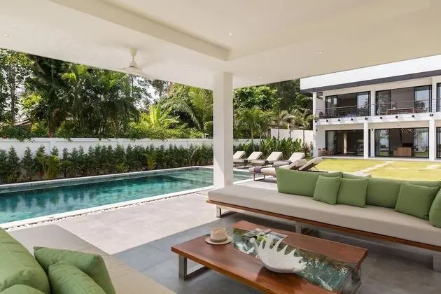 Six Bedrooms Villa