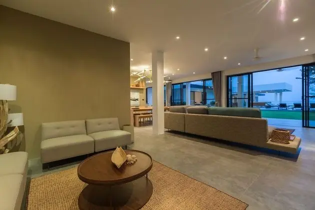 Six Bedrooms Villa