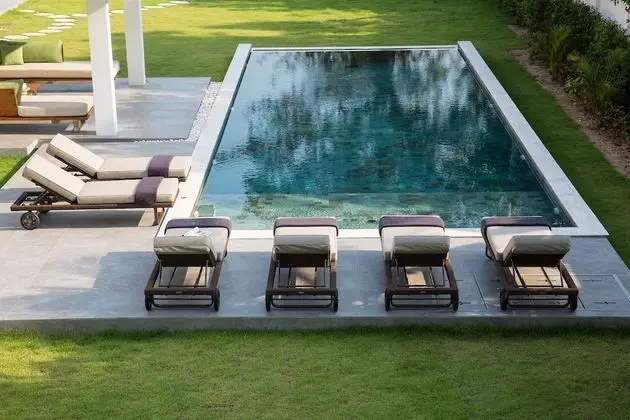 Six Bedrooms Villa