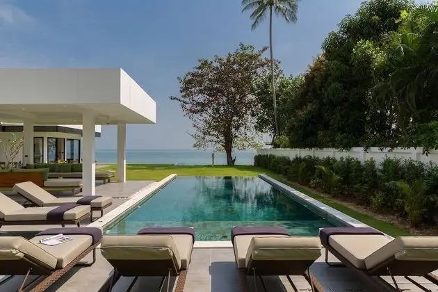 Six Bedrooms Villa
