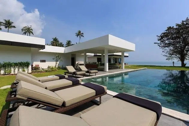 Six Bedrooms Villa