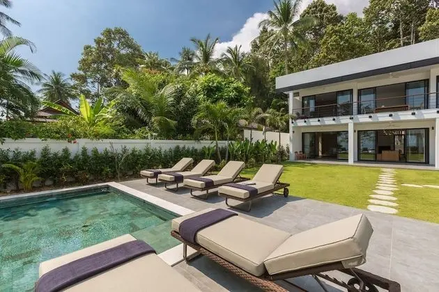 Six Bedrooms Villa