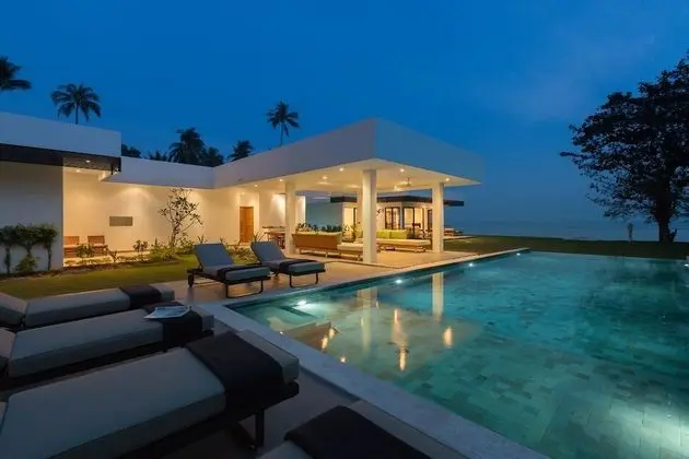 Six Bedrooms Villa