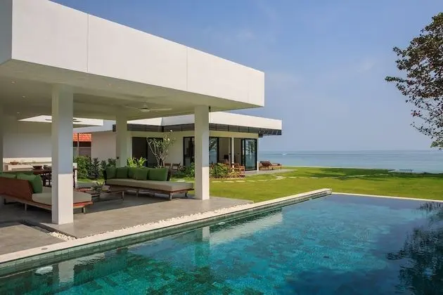 Six Bedrooms Villa